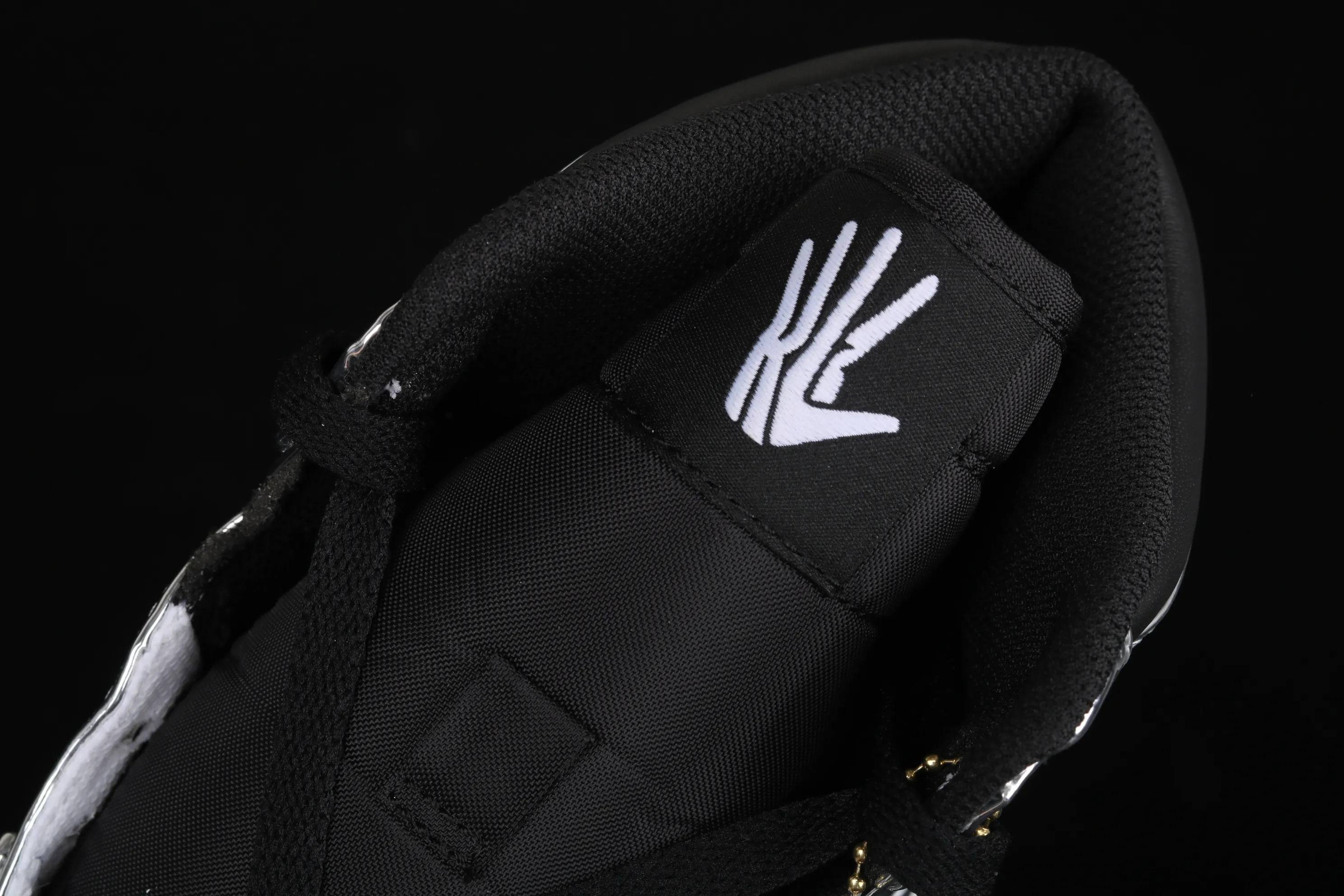 All categories Air Jordan Jordan series basketball shoes Air Jordan 1 High #ZG version Air Jordan 1 Pass The Torch AJ1 Joe 1 Leonard liquid electroplating silver AQ7476-016